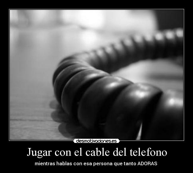 Jugar con el cable del telefono - 