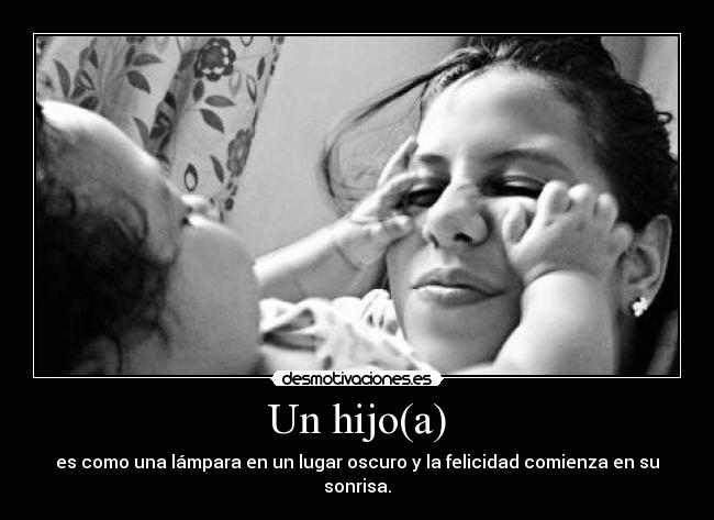 Un hijo(a) - es como una lámpara en un lugar oscuro y la felicidad comienza en su sonrisa.