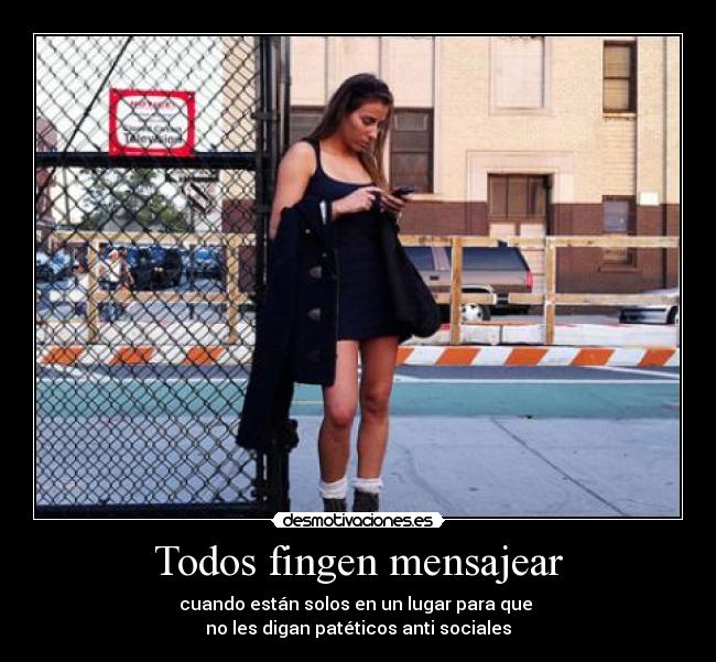 Todos fingen mensajear -