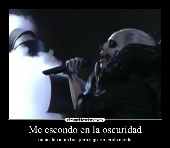 Me escondo en la oscuridad -