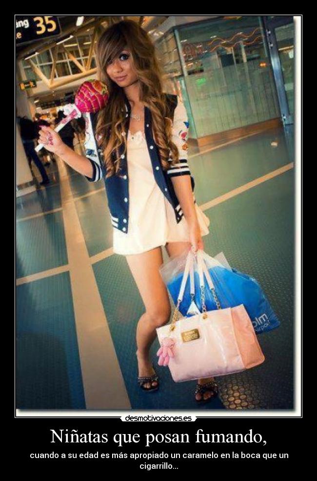 Niñatas que posan fumando, - 
