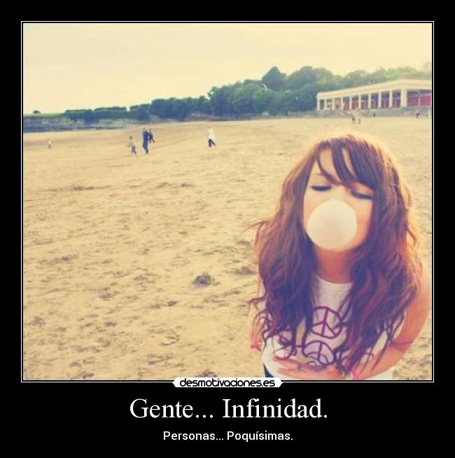 Gente... Infinidad. - Personas... Poquísimas.