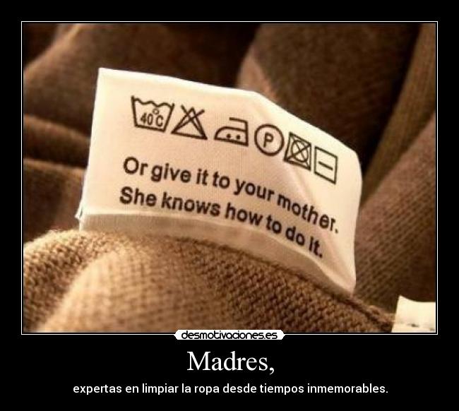 Madres, - expertas en limpiar la ropa desde tiempos inmemorables.