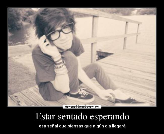 Estar sentado esperando -