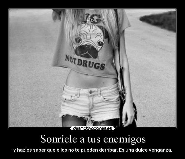 Sonríele a tus enemigos - y hazles saber que ellos no te pueden derribar. Es una dulce venganza.