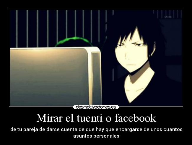 Mirar el tuenti o facebook -