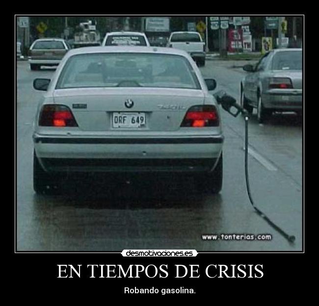 EN TIEMPOS DE CRISIS - Robando gasolina.