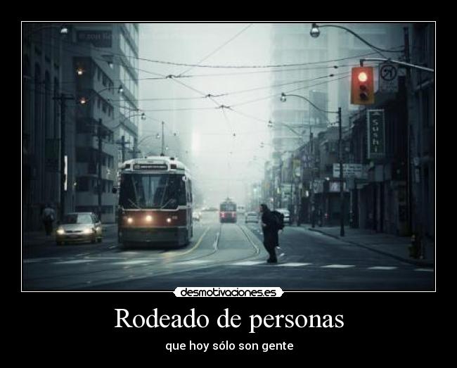 Rodeado de personas - 