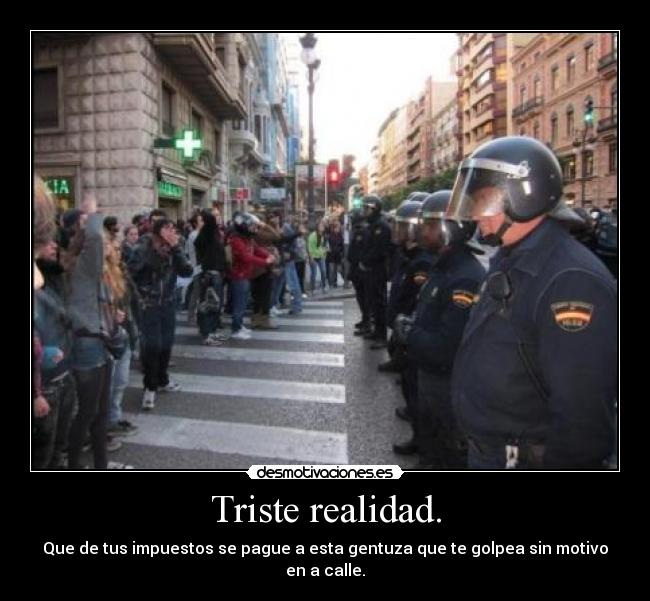 Triste realidad. - Que de tus impuestos se pague a esta gentuza que te golpea sin motivo en a calle.