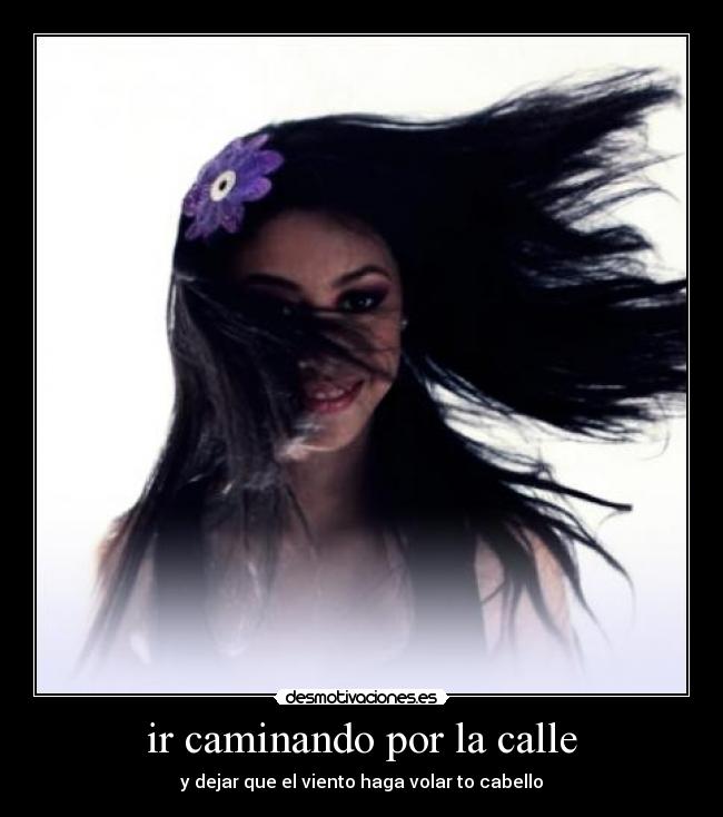 ir caminando por la calle - y dejar que el viento haga volar to cabello