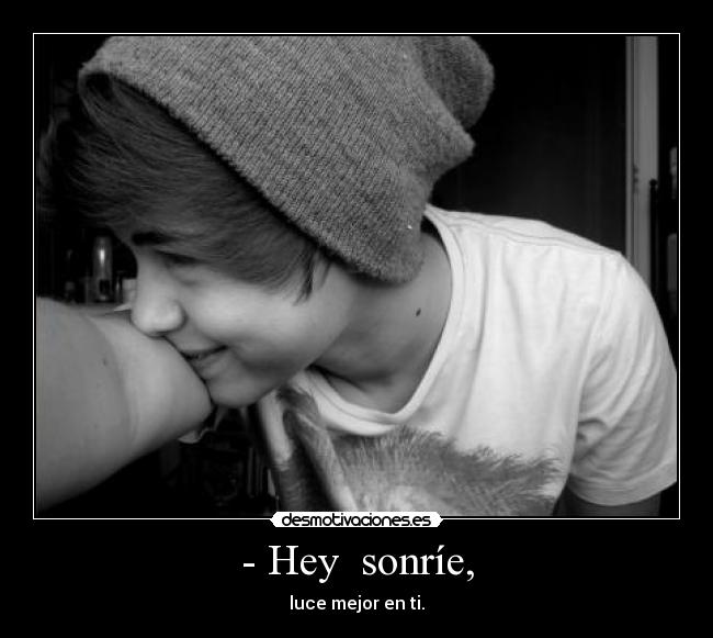 - Hey sonríe, - luce mejor en ti.