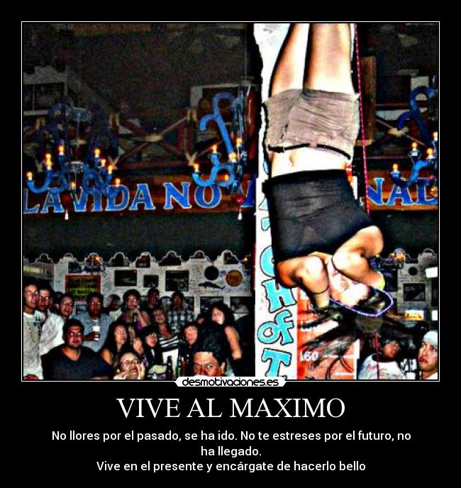 VIVE AL MAXIMO - No llores por el pasado, se ha ido. No te estreses por el futuro, no ha llegado.
Vive en el presente y encárgate de hacerlo bello