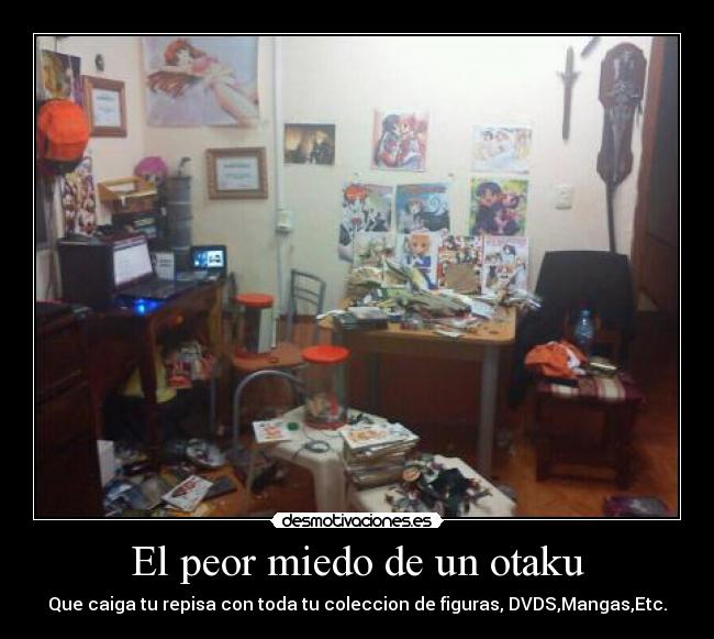 El peor miedo de un otaku - Que caiga tu repisa con toda tu coleccion de figuras, DVDS,Mangas,Etc.