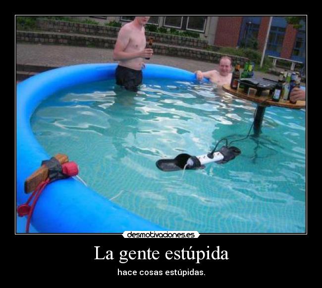 La gente estúpida -