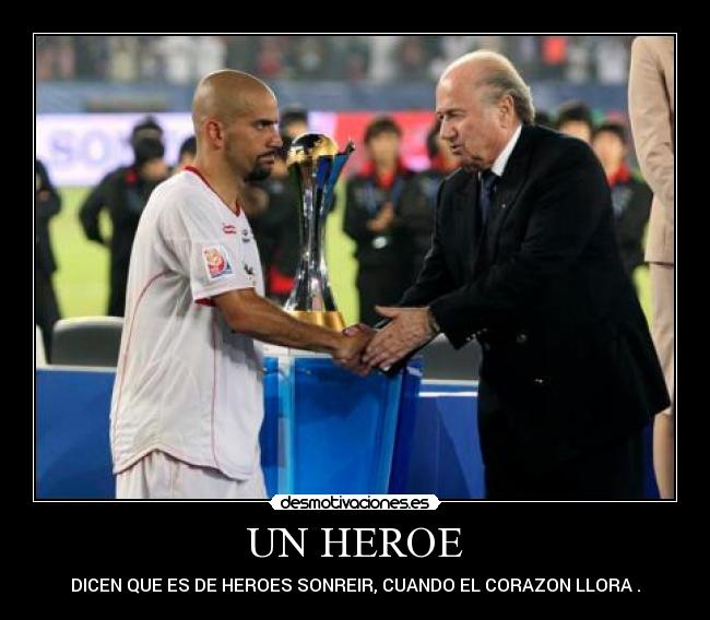 UN HEROE - DICEN QUE ES DE HEROES SONREIR, CUANDO EL CORAZON LLORA .