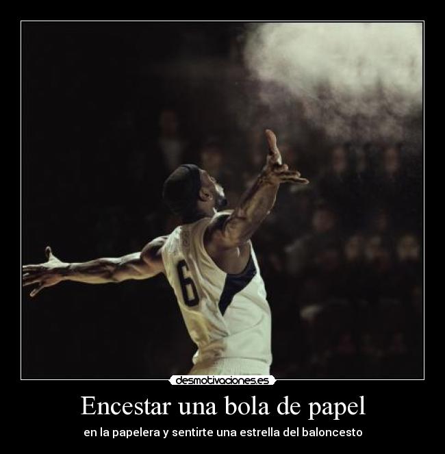 Encestar una bola de papel - en la papelera y sentirte una estrella del baloncesto