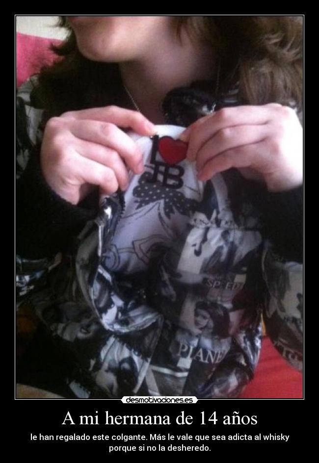 A mi hermana de 14 años - le han regalado este colgante. Más le vale que sea adicta al whisky
porque si no la desheredo.