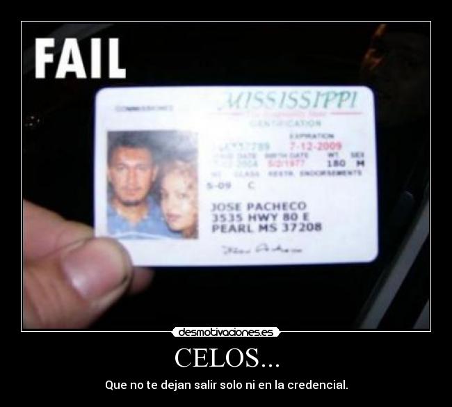 CELOS... - Que no te dejan salir solo ni en la credencial.
