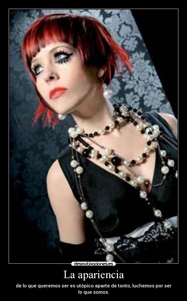 La apariencia - de lo que queremos ser es utópico aparte de tonto, luchemos por ser lo que somos.