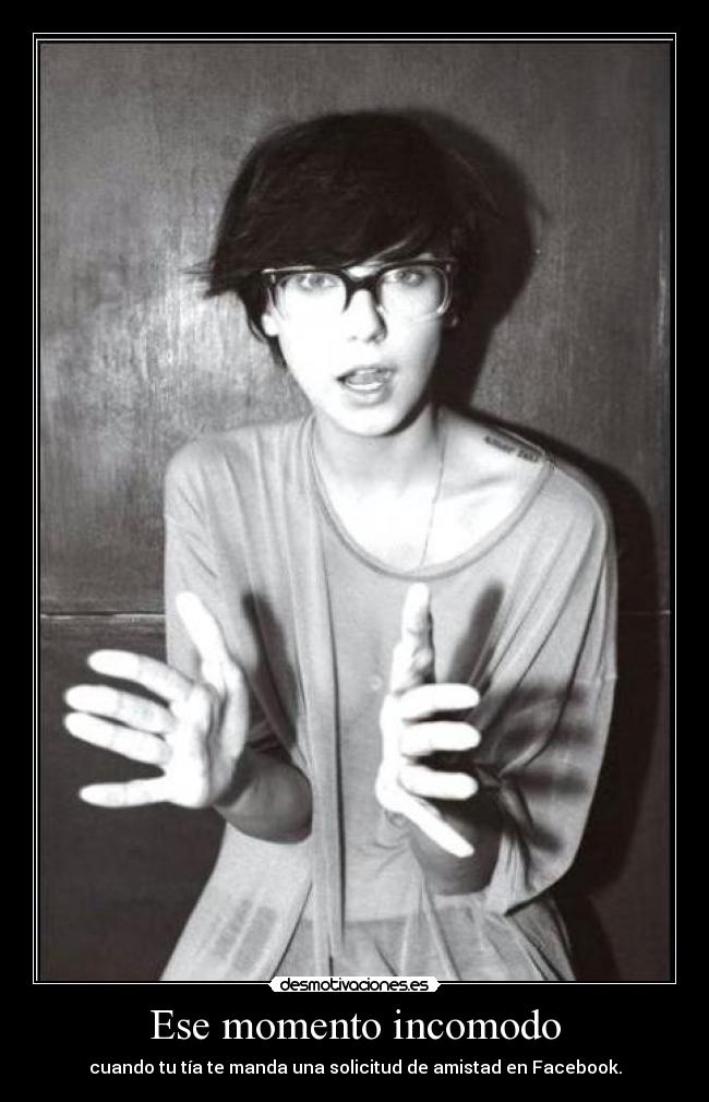 Ese momento incomodo - cuando tu tía te manda una solicitud de amistad en Facebook.