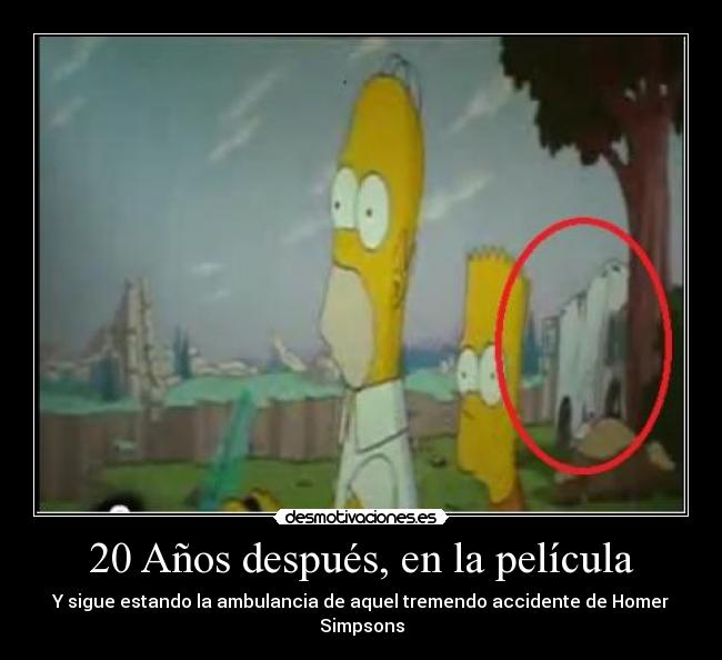 20 Años después, en la película - Y sigue estando la ambulancia de aquel tremendo accidente de Homer Simpsons