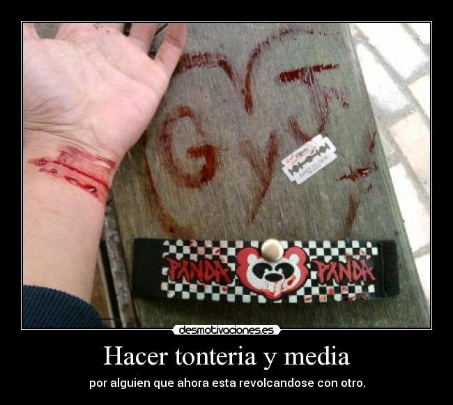 Hacer tonteria y media -