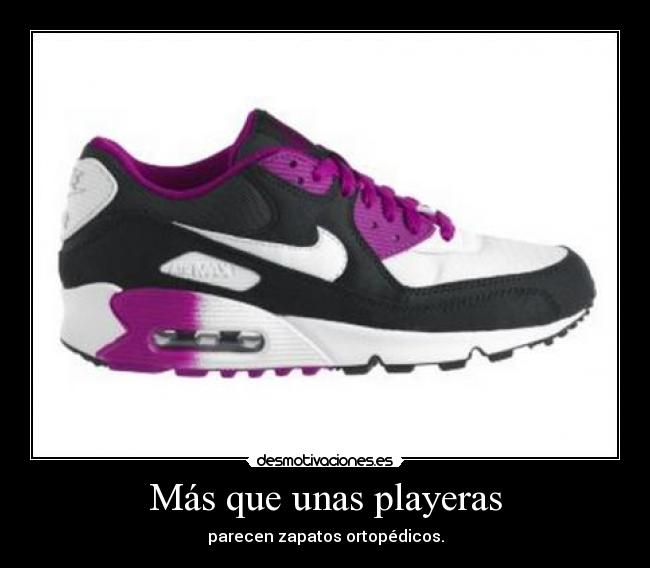 Más que unas playeras - parecen zapatos ortopédicos.