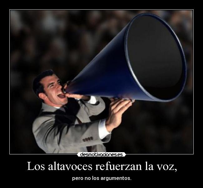 Los altavoces refuerzan la voz, -