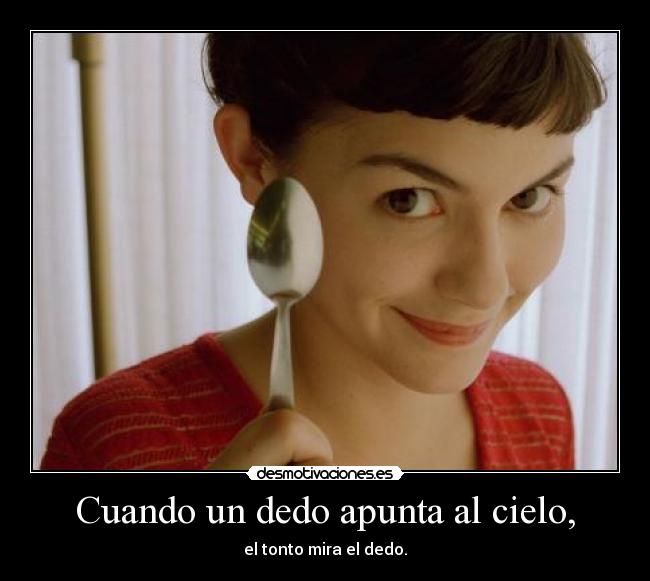 Cuando un dedo apunta al cielo, - el tonto mira el dedo.