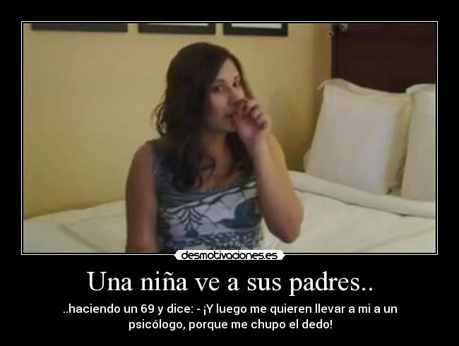 Una niña ve a sus padres.. - 