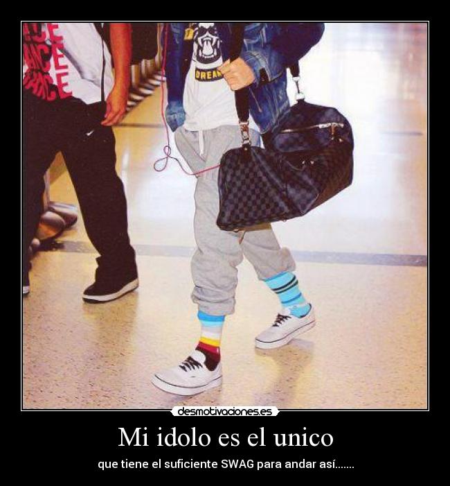 Mi idolo es el unico - que tiene el suficiente SWAG para andar así.......