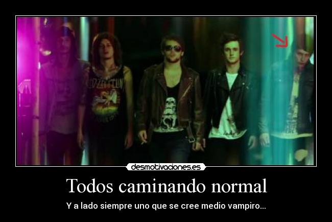 Todos caminando normal - Y a lado siempre uno que se cree medio vampiro...