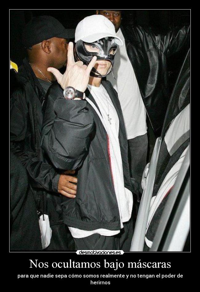 Nos ocultamos bajo máscaras - 
