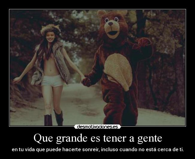 Que grande es tener a gente - en tu vida que puede hacerte sonreir, incluso cuando no está cerca de ti.