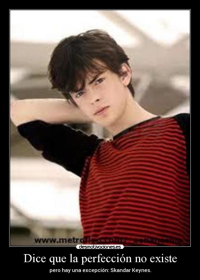 Dice que la perfección no existe - pero hay una excepción: Skandar Keynes.