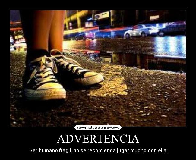 ADVERTENCIA - Ser humano frágil, no se recomienda jugar mucho con ella.