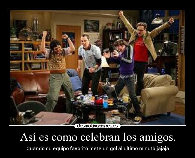 Así es como celebran los amigos. - Cuando su equipo favorito mete un gol al ultimo minuto jajaja
