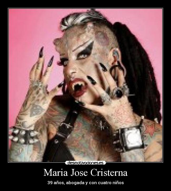 Maria Jose Cristerna - 39 años, abogada y con cuatro niños