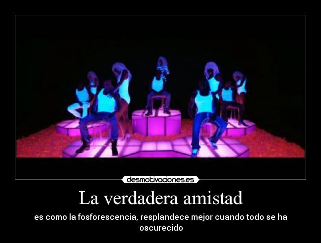 La verdadera amistad - es como la fosforescencia, resplandece mejor cuando todo se ha oscurecido