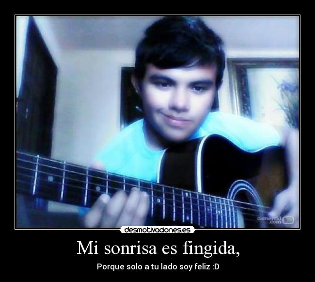 Mi sonrisa es fingida, - Porque solo a tu lado soy feliz :D