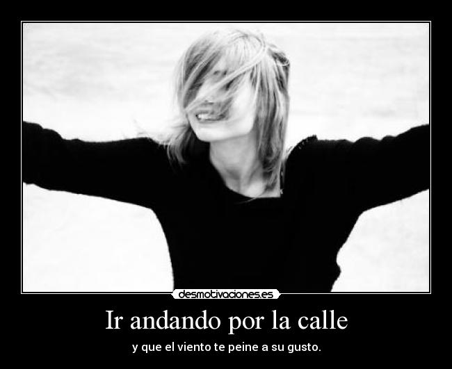 Ir andando por la calle -