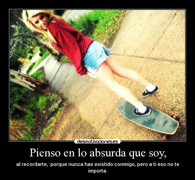 carteles pienso absurda que soy desmotivaciones