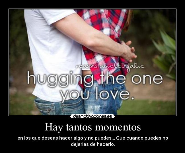 carteles hugging the one you love and kiss her desmotivaciones