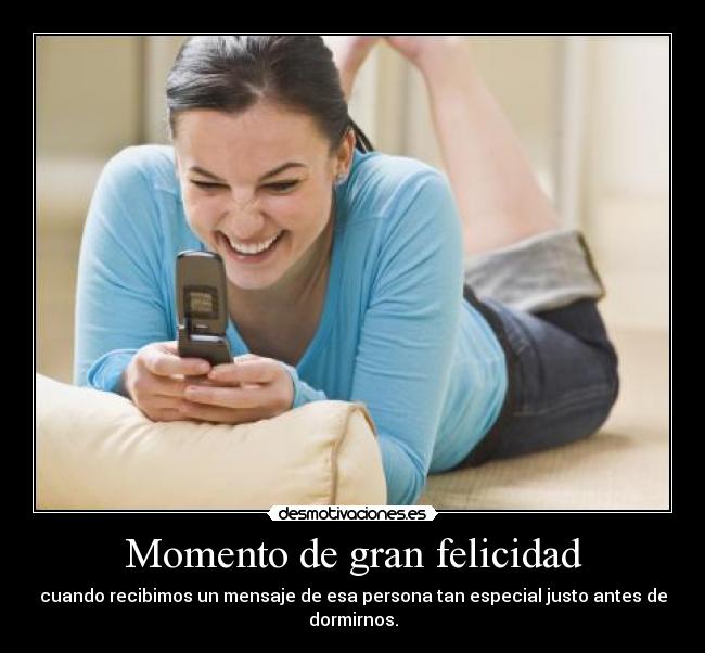 Momento de gran felicidad - cuando recibimos un mensaje de esa persona tan especial justo antes de dormirnos.