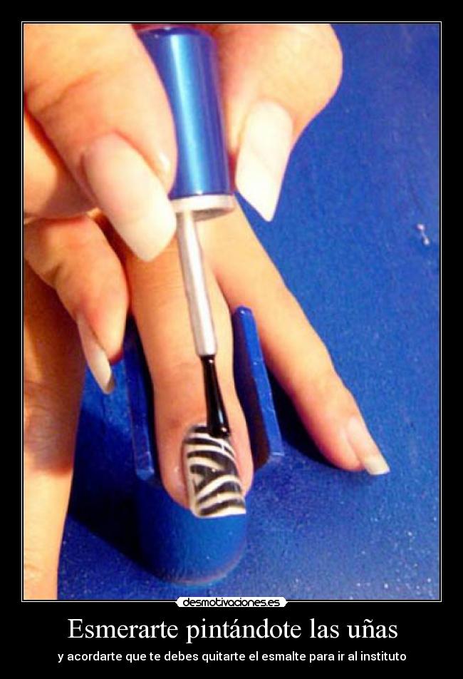 Esmerarte pintándote las uñas - y acordarte que te debes quitarte el esmalte para ir al instituto