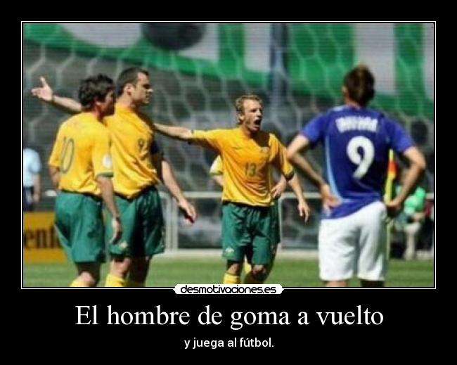 El hombre de goma a vuelto - y juega al fútbol.