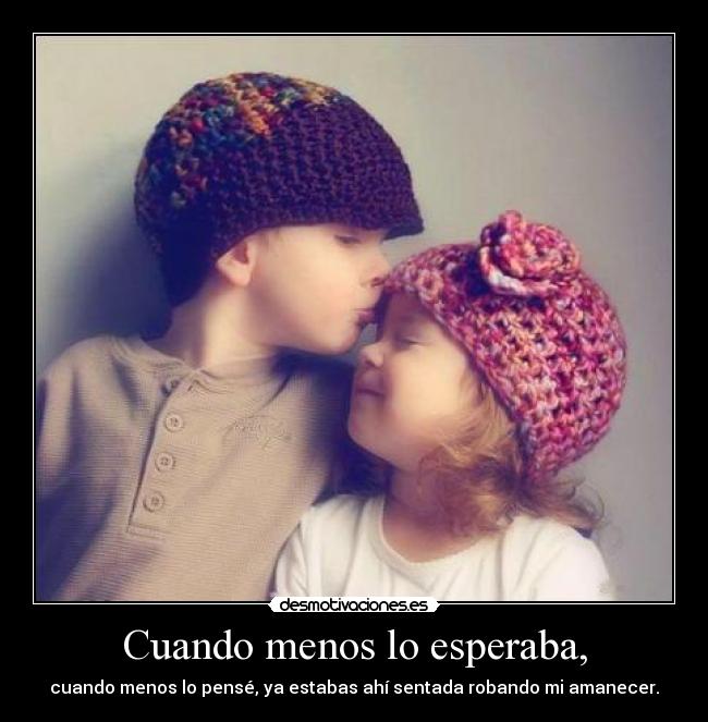 Cuando menos lo esperaba, - cuando menos lo pensé, ya estabas ahí sentada robando mi amanecer.