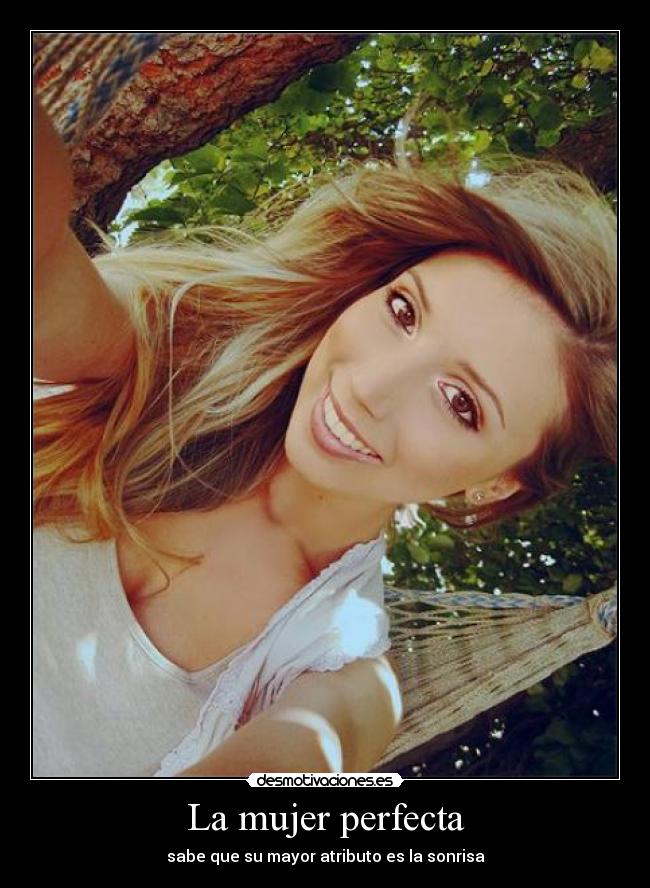 La mujer perfecta - sabe que su mayor atributo es la sonrisa