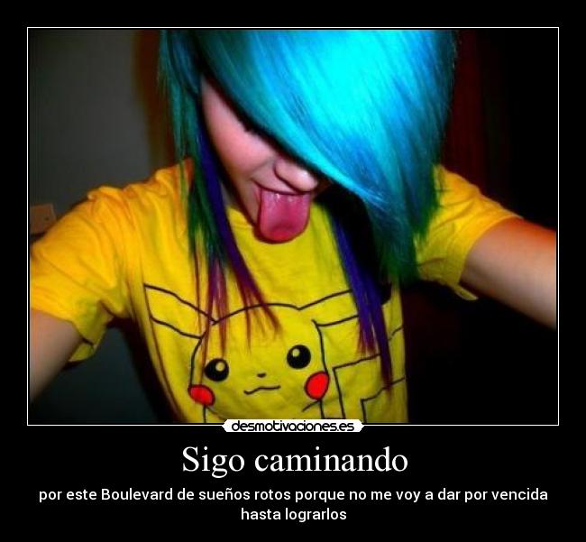 Sigo caminando - por este Boulevard de sueños rotos porque no me voy a dar por vencida
hasta lograrlos
