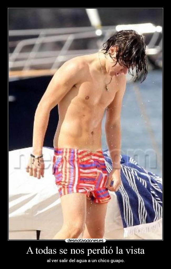 A todas se nos perdió la vista - al ver salir del agua a un chico guapo.